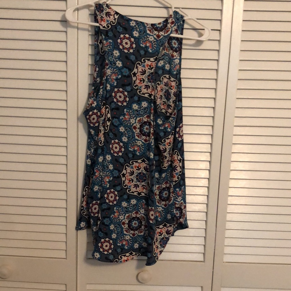 Flowy Loft Top - Picture 4 of 9